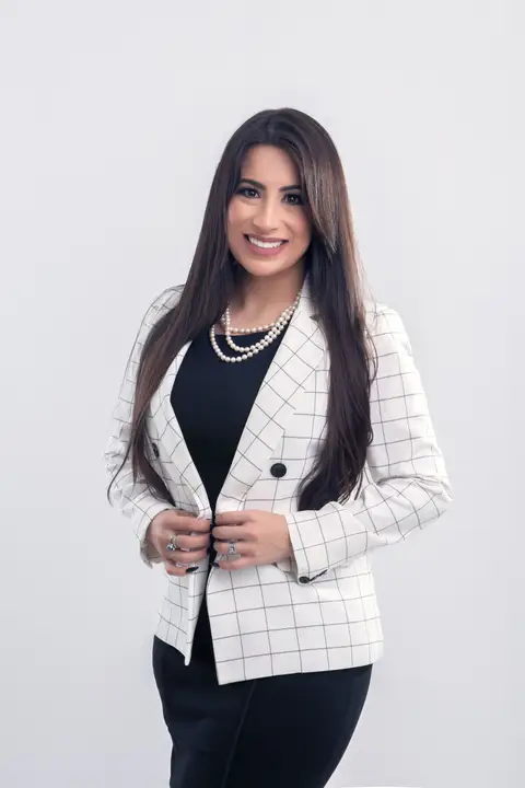 Headshot para LinkedIn por By Ender Photography